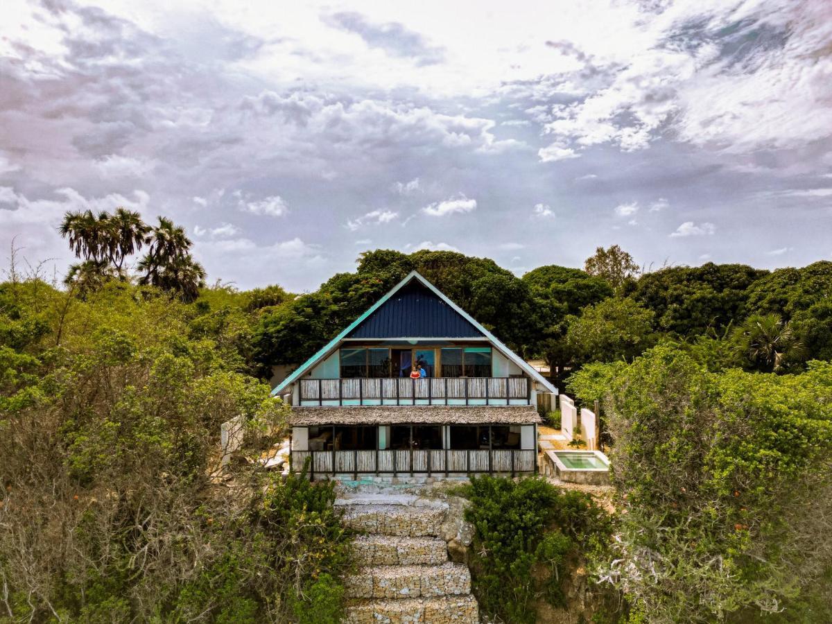 The Overhang Daressalam Exterior foto